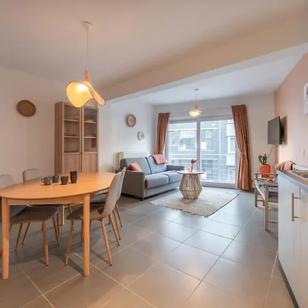 Bright, Calm & Stylish With Balcony * أوستيند