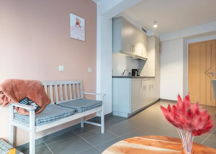 Bright, Calm & Stylish With Balcony * أوستيند