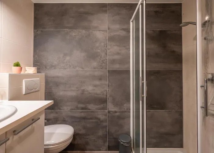 Bright, Calm & Stylish With Balcony أوستيند